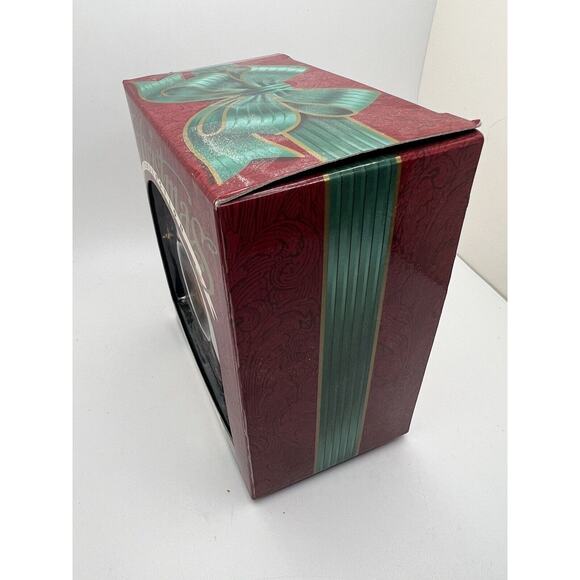 Zondervan Christmas Collection - The Nativity Ornament Holy Family Jesus Manger - Picture 3 of 5